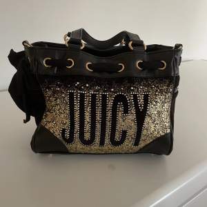 Juicy couture väska i nyskick! Jättefin och rymlig. Dm vid frågor 🤍 jättegullig! Priset kan diskuteras 