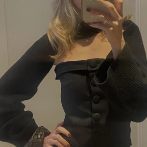 Ärmar  - Säljer dessa jättefina ”ärmarna” som är så fina att ha ett linne under!🤍