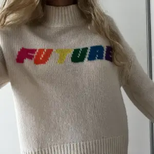 Säljer min From Future tröja, är nästan precis som ny. Köpt i paris 2022 för 2700kr, säljer nu för 1900kr, skriv för frågor eller fler bilder