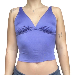 Lila linne - Lila linne med öppen rygg! Köpt på episode i Köpenhamn🌟