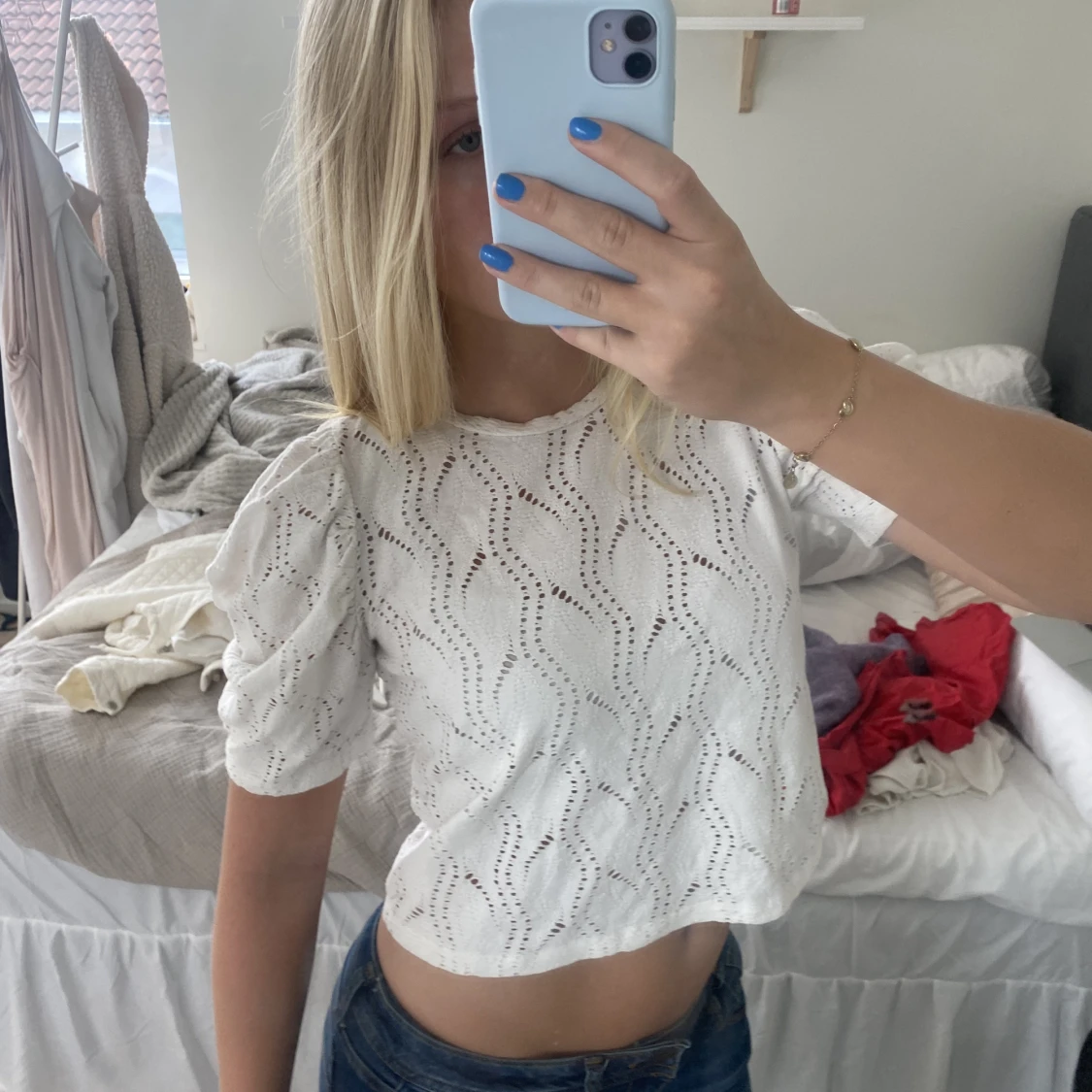 Topp med hålbroderier - 90