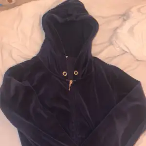  Säljer denna hoodie eftersom den inte kommer till  Andvändning❤️