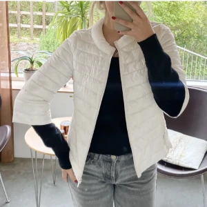 Höstjacka - Så fin höstjacka köpt i Milano! Sänkt priset till 350kr och det är först till kvarn att köpa via Plick ”köp direkt”🥰