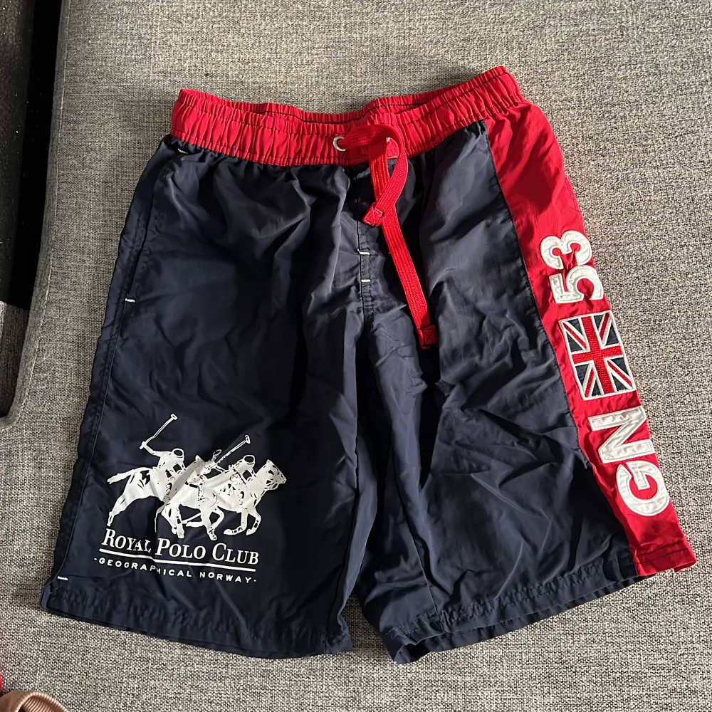 Använd ett par gånger men är i bra skick. Royal polo club märke.. Shorts.