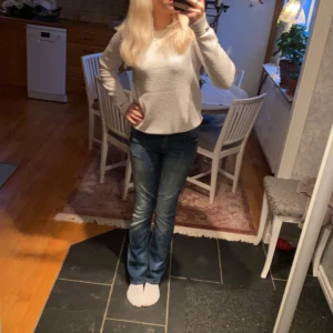 Lågmidjade jeans - Säljer lågmidjade jeans från lee W29 L31 Lite stora på mig som anväder 34