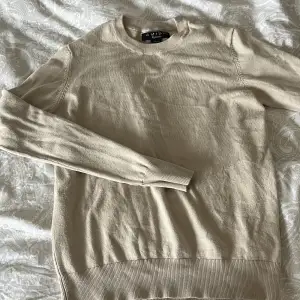 Fin tröja från New yorker som har köpts i Tyskland  Har andvänts några gånger 