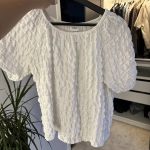 Tröja - Fin tröja från Zara barn men passar Xs-S, använd ca 2 gånger så superfint skick🌸