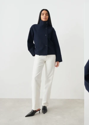 Gina tricot jacka  - Säljer den då jag tycker att den blev lite stor på mig så har man denna i xs så kan vi gärna byta. Den är helt oanvänd, köparen står för frakten 