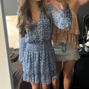 Zara klänning  - Klänning från Zara, använd få tal gånger. Ny skick! 