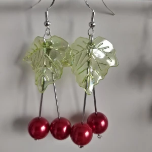 Cherry örhängen 🍒 - Finns tre exemplar! Skriv för ej spårbar fri frakt