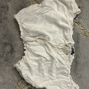 Topp - Topp från Gina Tricot i storlek 36