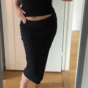 Skitsnygg tajt kjol i storlek S! Säljer då jag aldrig använder den:) 