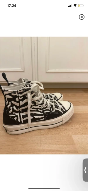 Converse  - Converse med zebra mönster. I princip som nya. 