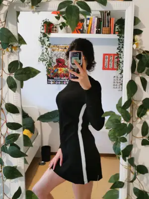 Selling this nice black cotton dress. 