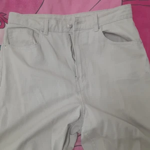 Beige jeans - These are really nice beige jeans with a straight cut, they're too tall for me that's why i want to sell them. They are barely used ä.