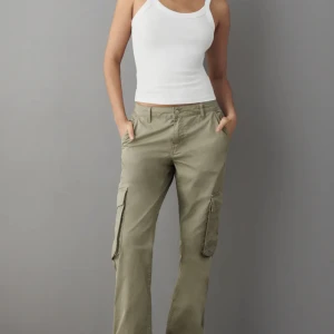 Low waist cargo byxor  - Snygga cargo byxor ifrån Gina tricot❣️Köpta förra året, ändast använda 1 gång. Inga defekter!💕Original pris: 499kr