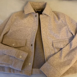 Zara kappa - Använd fåtal gånger annars helt ny , köpt från zara