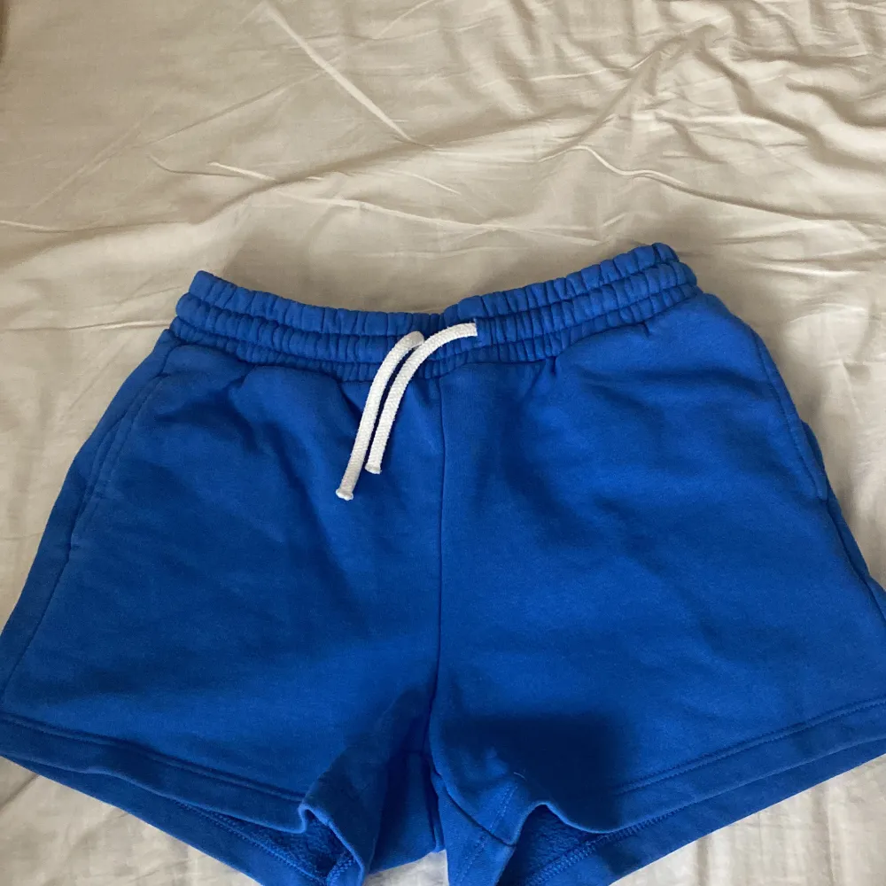 dessa är väl använda, shorts för barn 9-10-11 kanske 🩷 . Shorts.