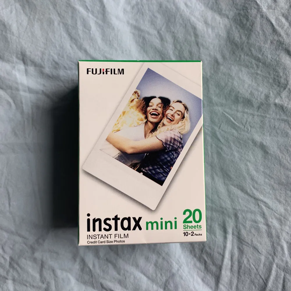 Oöppnat paket med bilder för kameran instax mini 💞 Säljer här på pick då jag vet själv hur mycket ett nytt pkt kostar, så att köpa av mig är fett prisvärt 🥰. Övrigt.