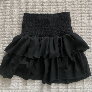 Volang kjol - Super söt volang kjol från neo noir som även går att ha som topp💞