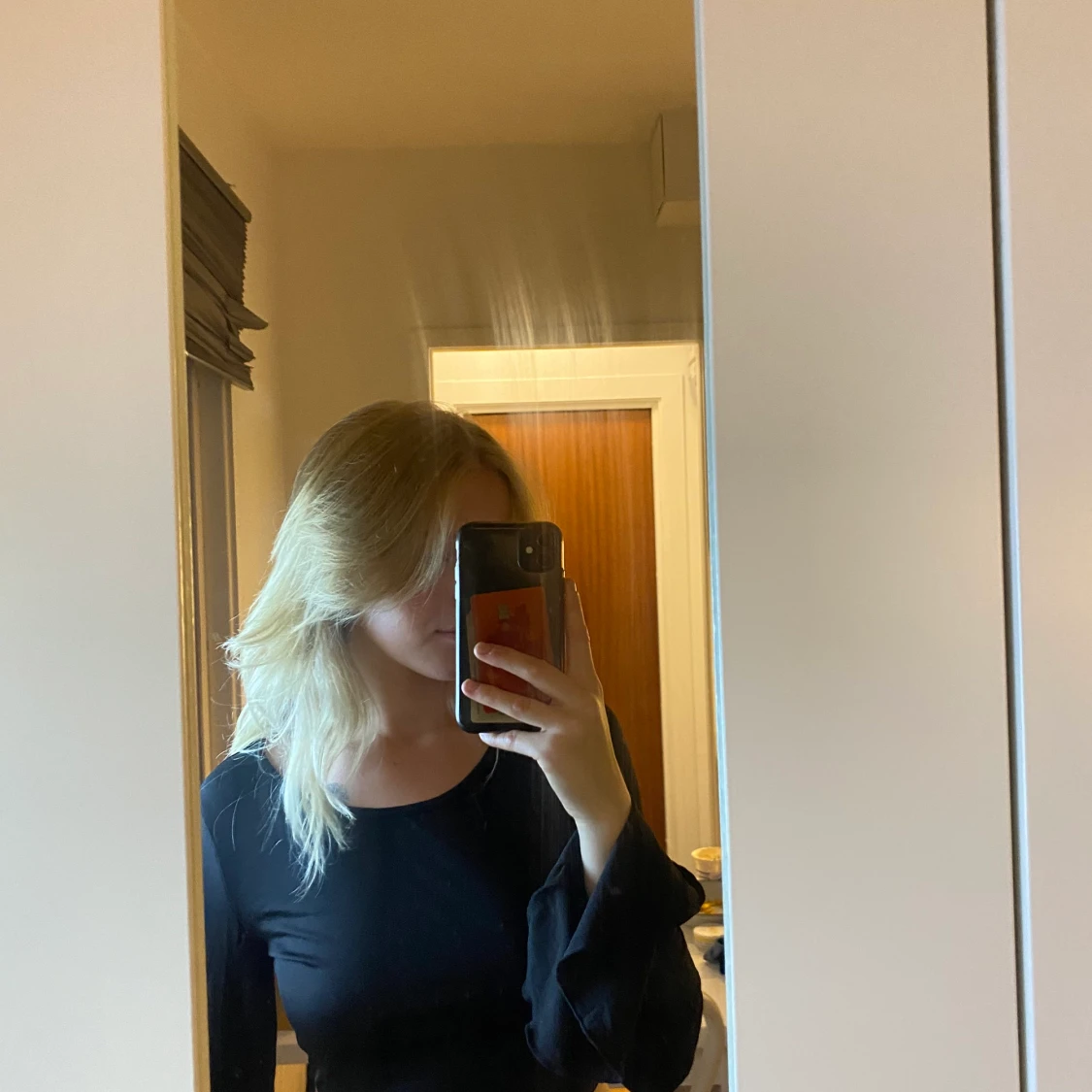 Tröja med utsvängda armar