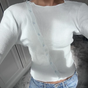 Turkos topp  - Verkligen superfin och cool turkos topp från zara! Perfekt till både fest och vardags 