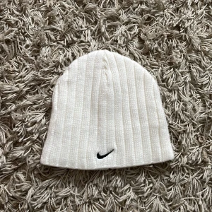 Nike mössa - Vit Nike mössa nyskick