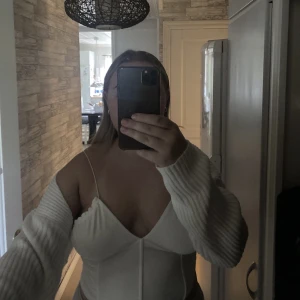 Bolero  - Fin vit bolero, knappt använd 💘 