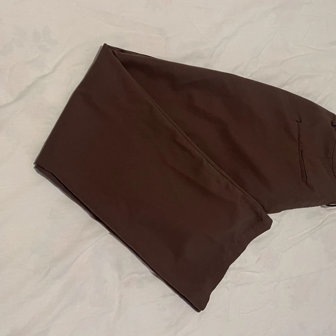 Bruna utsvängda kostymbyxor  - 91