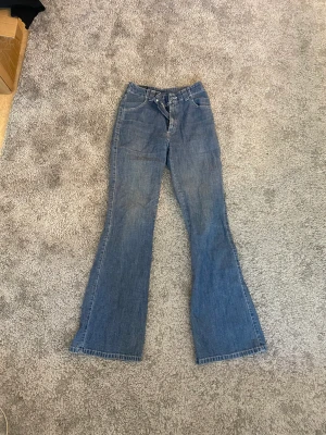 Byxor jeans - Blåa Lee jeans med boot cut