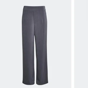 Grå andrine byxor från binbok - Älskar dessa byxor men dom är för små, använt fåtalet gånger 