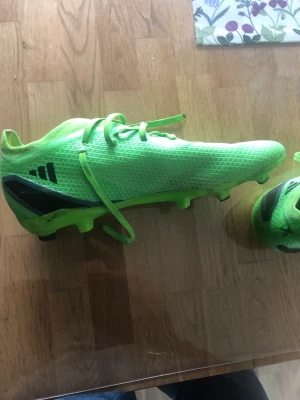 Fotbollsskor  - Hej säljer mina adidas speedportal i storlek 42 i använt skick 