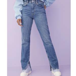 Blå jeans ifrån Gina Tricot, aldrig använda då dom var för små för mig