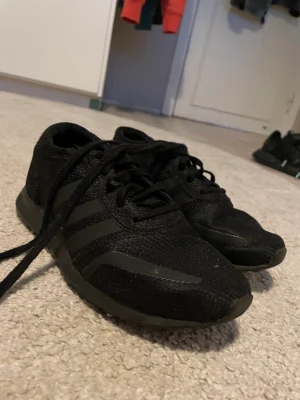 Feta skor - Dom här skorna låg i min låda visste inte att jag hade dom så jag tvättade så nu säljer jag dom