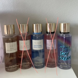 Victoria secret parfym - Säljer dessa 3 parfymerna/bodymist från Victoria secret. 250 ml och nästan helt fulla. Säljer för 80 kr st💗
