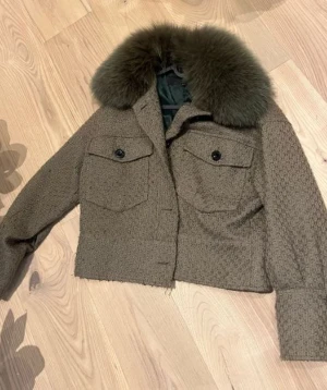 Meotine jacka strl XS/S  - Kommer från djur och rökfri hem 