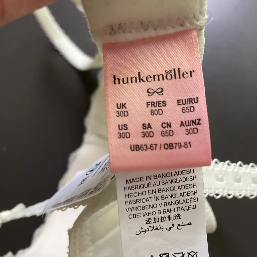 Ny! Endast testad Bh från HunkeMöller Storlek 65D. Övrigt.