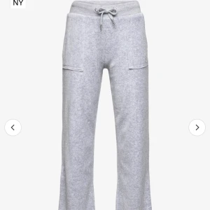 Gråa Juciy byxor, skit snygga  - Bra skick andnöd cirka 5-10 gånger, fina men inte kommit till andvänding