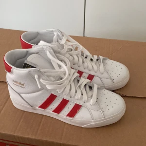 Nya Sneakers basket - Adidas basket sneakers Ny skick aldrig använda 