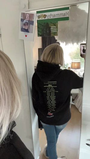 Jireel merch  - Jätte fin och ovanlig hoodie som  jag fångade på jireel konsert 