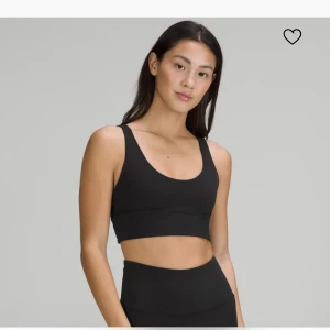 Lululemon BH - Säljer min favoritmodell av sport Bh från Lululemon, align bra i strl 2 (xs). Bhn är reversible svart och camoufleage. Nypris 780sek