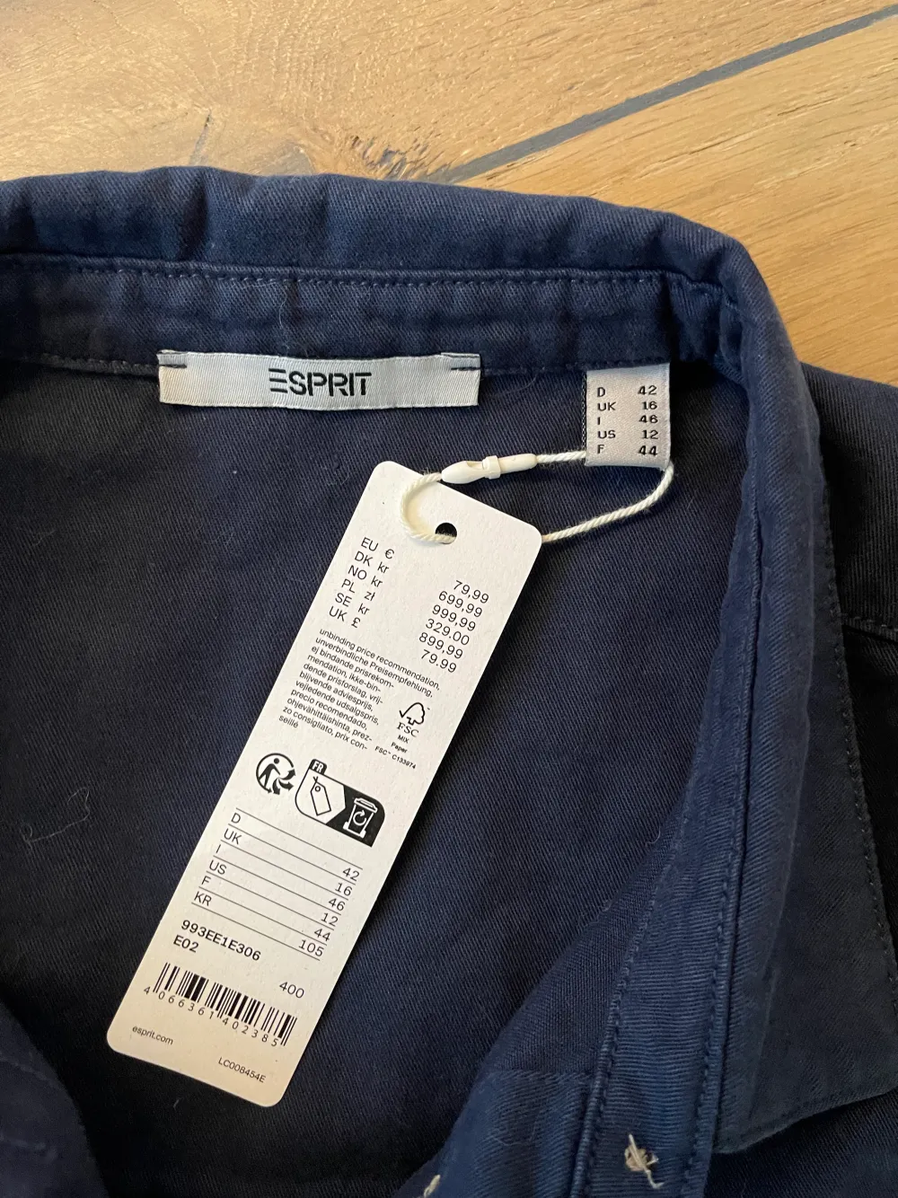 Lovely shirt dress brand new with tags. Original price is 899kr. Klänningar.