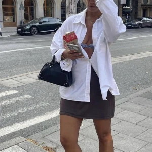 Skjorta  - Vit skjorta från Zara, ser likadan ut som den djerf avenue säljer. Aldrig använd 