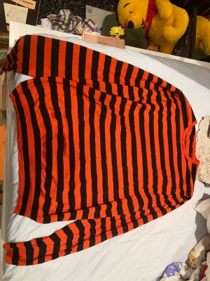 Randig tröja - Säljer den här randiga coola tröjan!  Stolek står inte men skulle säga s- liten m 