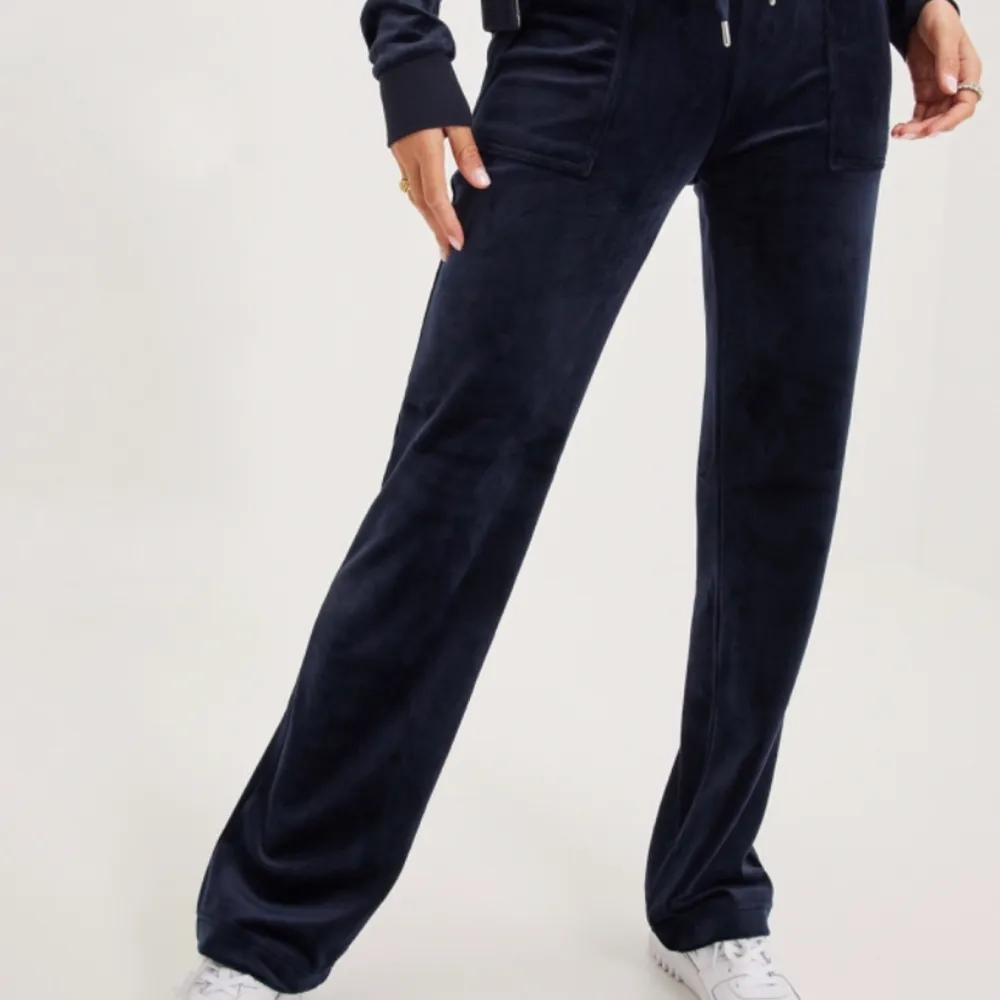 Säljs eftersom de har blivit för stora, annars är dom väldigt fina å sköna. Jeans & Byxor.