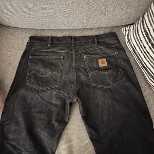 Carhartt Western Pant Jeans - Säljer mina carhartt western pants som inte kommer till användning, Modellen är 182 och dem passar jätte bra, Kom gärna med prisförslag, skicket är 10/10