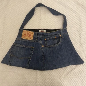 Jeans väska  - En medium stor väska, handsydd.