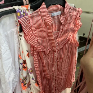 Top  - Söt vintage blus i nyskick stl 36 