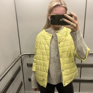 Trekvartsärm jacka - Såå snygg och trendig jacka med Trekvartsärm!🔥