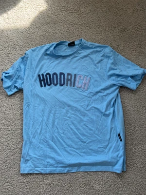 Hoodrich - Storlek L, fint skick 